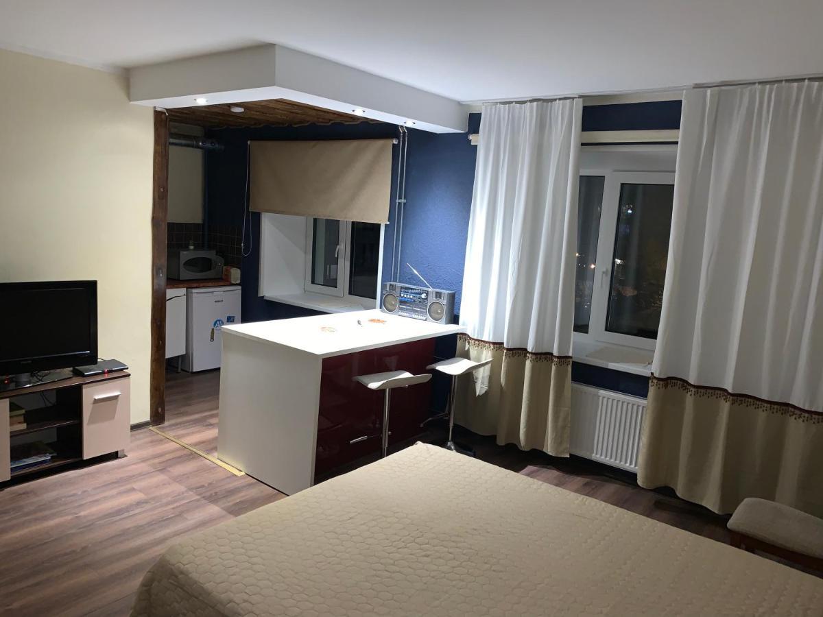 Riia 10, 2-Bedroom Apartment - 2 Big Beds 1 Extra Bed-Parking Free Tartu Extérieur photo